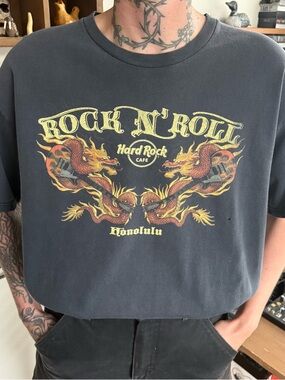 Vintage 90s 2000s Hard Rock Cafe Honolulu Dragon Guitar Graphic Tee ~ Size Large